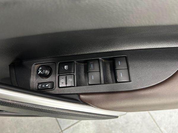 2025-Toyota-Corolla-Cross-18-XS image:19