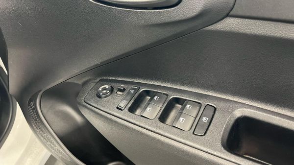 2021-Hyundai-Grand-i10-10-Motion image:7