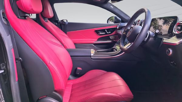 2026-Mercedes-Benz-CLE-300-4Matic-coupe-AMG-Line image:13
