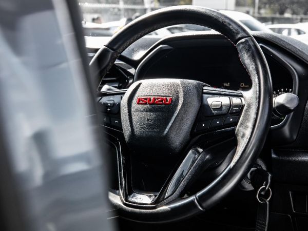 2024-Isuzu-D-Max-19-DDI-HR-X-Rider-Auto-Double-Cab image:12