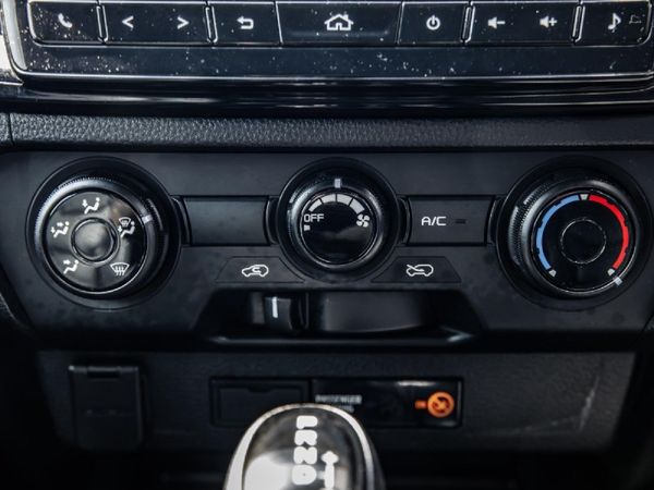 2024-Isuzu-D-Max-19-DDI-HR-X-Rider-Auto-Double-Cab image:17