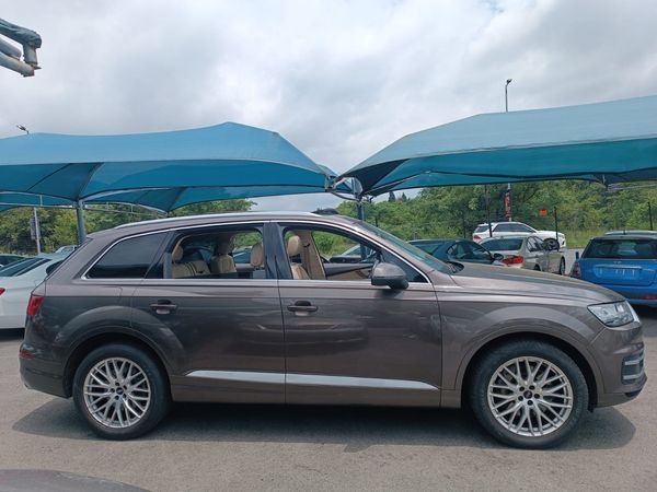 2015-Audi-Q7-30-TDI-quattro-Auto image:2