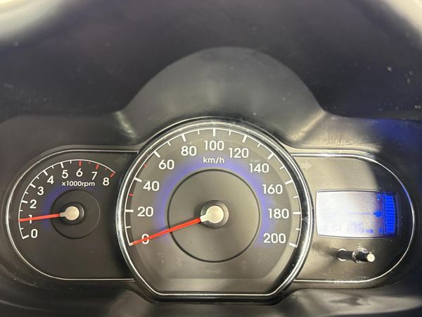 2013-Hyundai-i10-11-GLS-Motion image:2