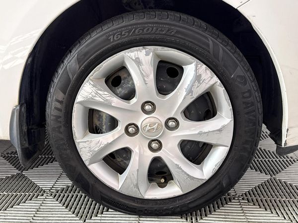 2013-Hyundai-i10-11-GLS-Motion image:5