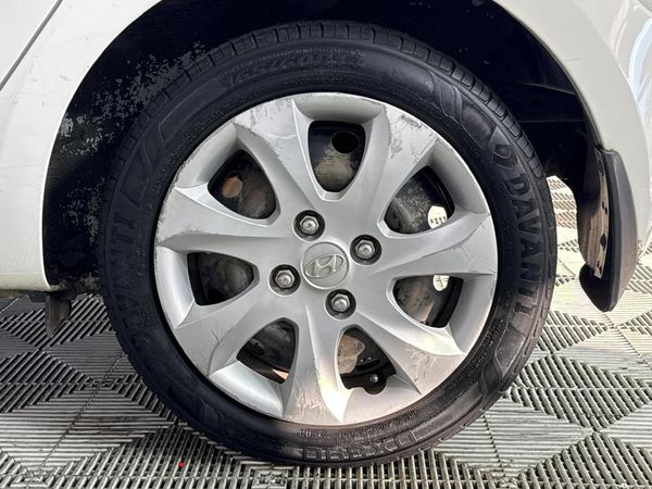 2013-Hyundai-i10-11-GLS-Motion image:6