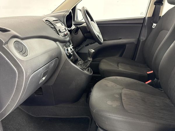 2013-Hyundai-i10-11-GLS-Motion image:8
