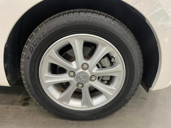 2016-Hyundai-Grand-i10-125-Fluid image:9