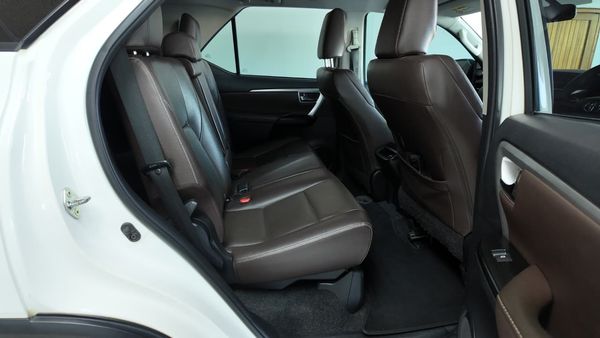 2019-Toyota-Fortuner-24-GD-6-Raised-Body-Auto image:10
