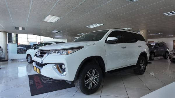 2019-Toyota-Fortuner-24-GD-6-Raised-Body-Auto image:1