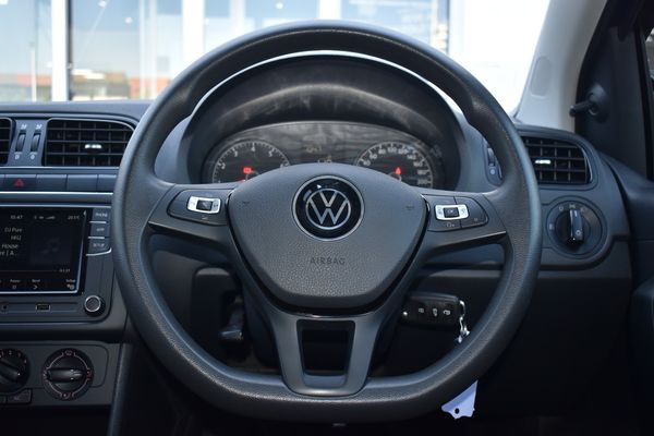 2024-Volkswagen-Polo-Vivo-14-Comfortline-5-dr image:5