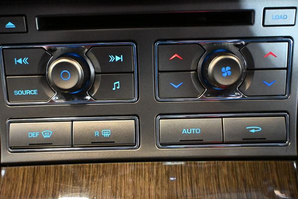 2010-Jaguar-XF-XFR-50-Supercharged-Sport-6-Speed-Shiftable-Auto image:10