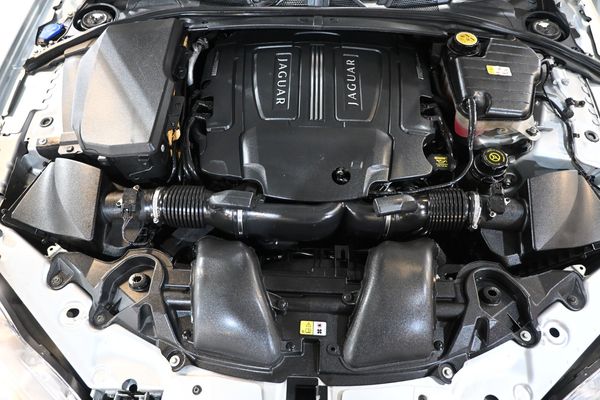 2010-Jaguar-XF-XFR-50-Supercharged-Sport-6-Speed-Shiftable-Auto image:19