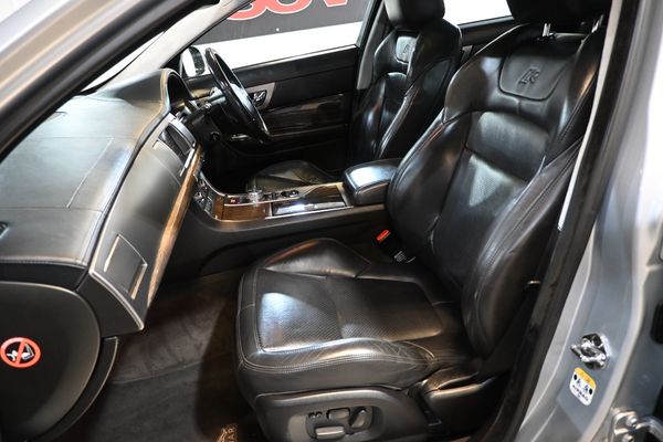 2010-Jaguar-XF-XFR-50-Supercharged-Sport-6-Speed-Shiftable-Auto image:8