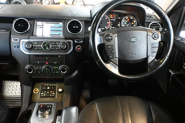 2015-Land-Rover-Discovery-4-30D-SDV6-SE-8-Speed-Multi-Tronic-7-Seater-4X4-FL image:17
