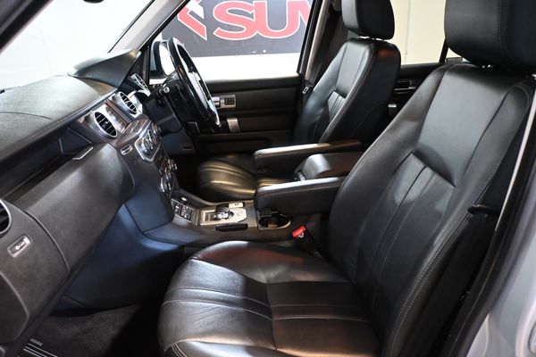 2015-Land-Rover-Discovery-4-30D-SDV6-SE-8-Speed-Multi-Tronic-7-Seater-4X4-FL image:18