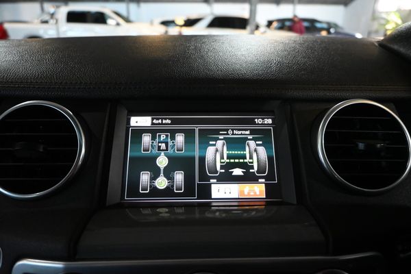 2015-Land-Rover-Discovery-4-30D-SDV6-SE-8-Speed-Multi-Tronic-7-Seater-4X4-FL image:19