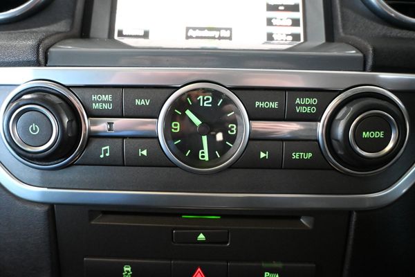 2015-Land-Rover-Discovery-4-30D-SDV6-SE-8-Speed-Multi-Tronic-7-Seater-4X4-FL image:21