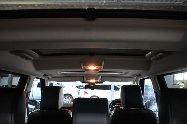 2015-Land-Rover-Discovery-4-30D-SDV6-SE-8-Speed-Multi-Tronic-7-Seater-4X4-FL image:26