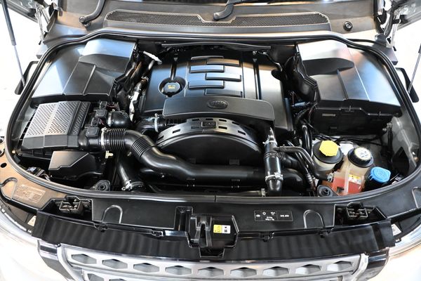 2015-Land-Rover-Discovery-4-30D-SDV6-SE-8-Speed-Multi-Tronic-7-Seater-4X4-FL image:30