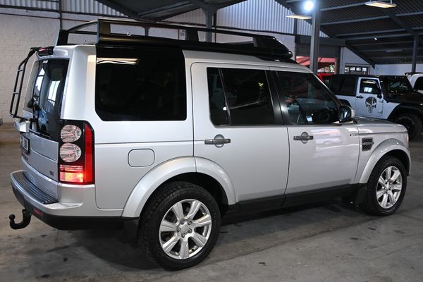 2015-Land-Rover-Discovery-4-30D-SDV6-SE-8-Speed-Multi-Tronic-7-Seater-4X4-FL image:3