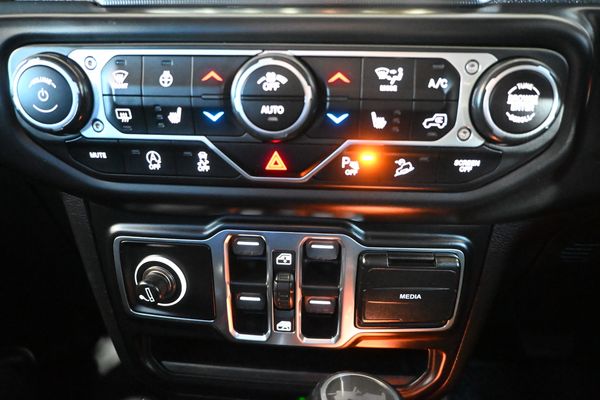 2021-Jeep-Wrangler-36-Sahara-Unlimited-8-SPD-Auto-Face-Lift-4X4 image:11