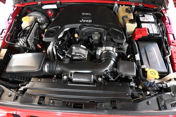 2021-Jeep-Wrangler-36-Sahara-Unlimited-8-SPD-Auto-Face-Lift-4X4 image:18