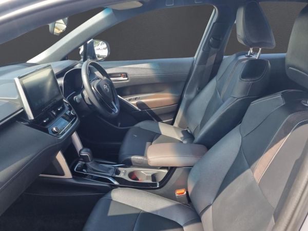 2025-Toyota-Corolla-Cross-18-XS image:14
