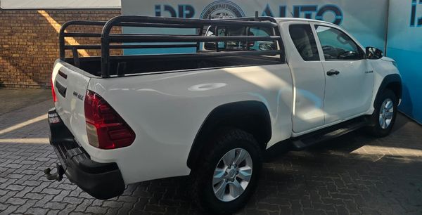 2020-Toyota-Hilux-EXTENDED-CAB-RAISED-BODY-SRX-MANUAL image:6