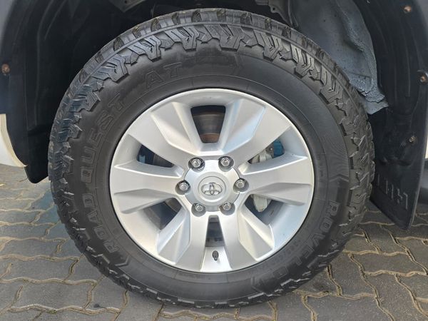 2020-Toyota-Hilux-EXTENDED-CAB-RAISED-BODY-SRX-MANUAL image:7