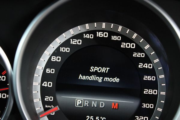 2015-Mercedes-AMG-E-Class-E63-AMG-Sport-V8-Bi-Turbo-Carbon-Edition-7-Speed image:33