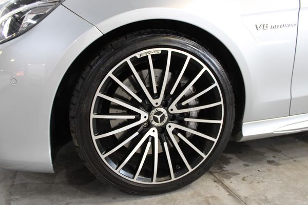 2015-Mercedes-AMG-E-Class-E63-AMG-Sport-V8-Bi-Turbo-Carbon-Edition-7-Speed image:42