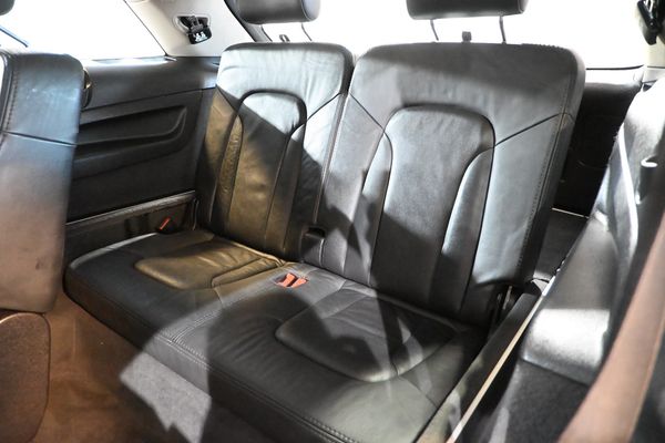 2006-Audi-Q7-Quattro-42-V8-FSi-S-Line-6-Speed-Auto-7-Seater image:7