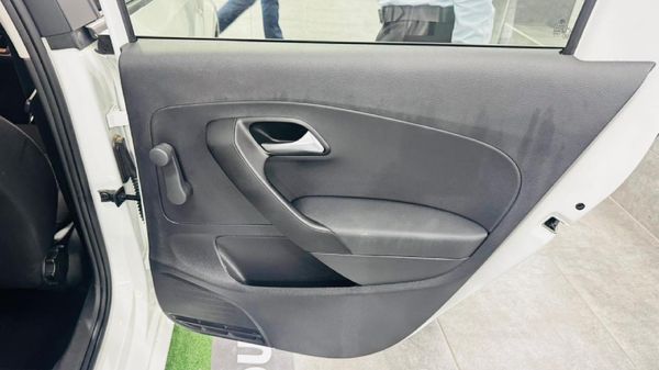 2024-Volkswagen-Polo-Vivo-16-Comfortline-Auto-5-dr image:9