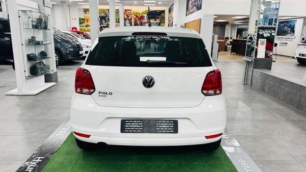 2024-Volkswagen-Polo-Vivo-16-Comfortline-Auto-5-dr image:5