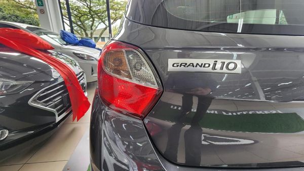 2022-Hyundai-Grand-i10-12-Fluid-Auto image:8