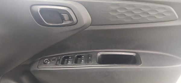 2021-Hyundai-Grand-i10-10-Motion-Auto image:3