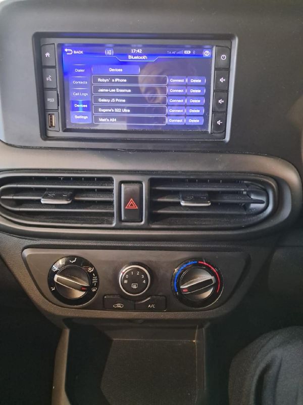 2023-Hyundai-Grand-i10-10-Fluid image:9