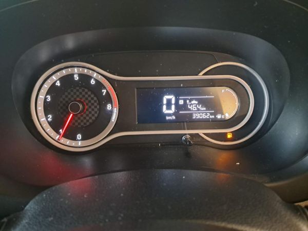 2023-Hyundai-Grand-i10-10-Fluid image:8