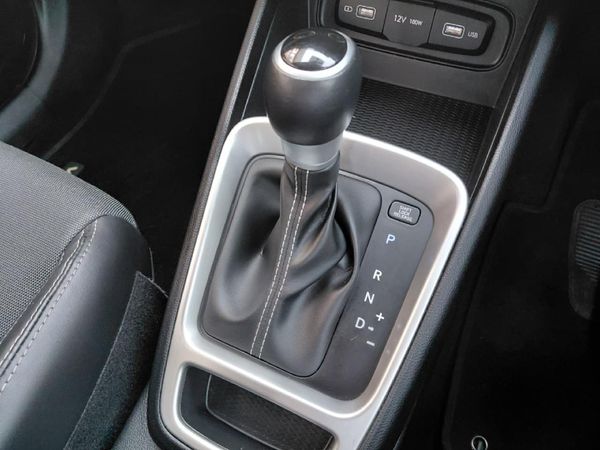 2022-Hyundai-Venue-10-TGDI-Fluid-Auto image:10