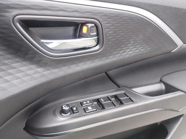 2025-Suzuki-Swift-12-GL image:11