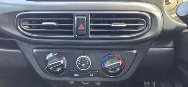 2023-Hyundai-Grand-i10-12-Motion-Auto image:4