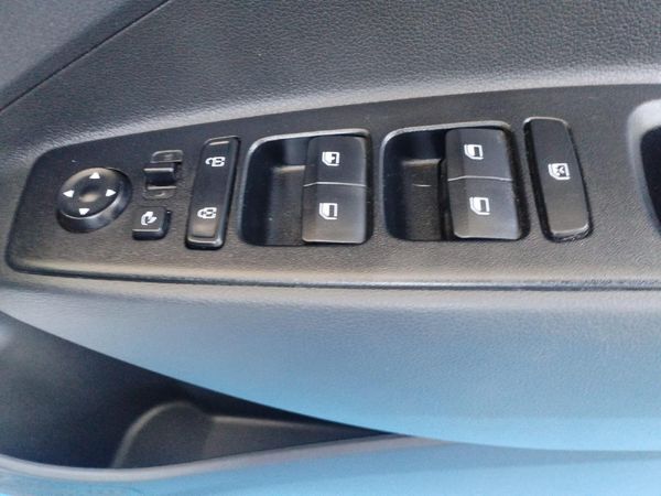 2023-Hyundai-Grand-i10-12-Fluid image:14