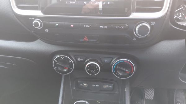 2022-Hyundai-Venue-10-TGDI-Fluid image:22