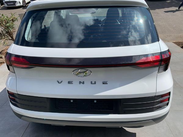2023-Hyundai-Venue-12-Motion image:2