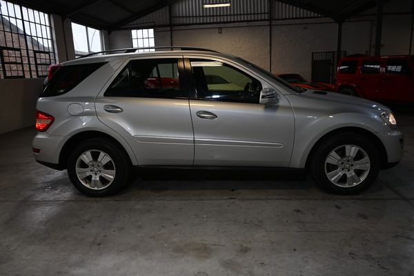 2011-Mercedes-Benz-ML-350-CDi-7G-Tronic-Automatic-4-Matic-AWD image:20