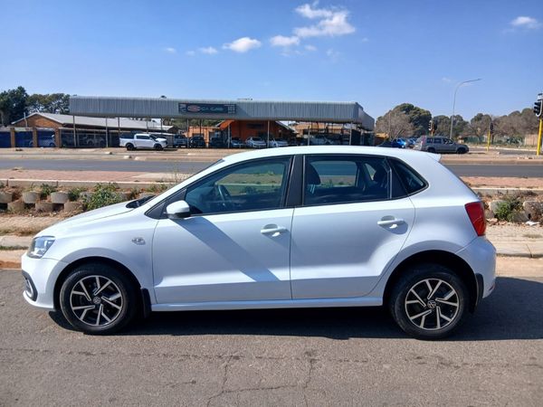 2021-Volkswagen-Polo-Vivo-16-Comfortline-Auto image:15