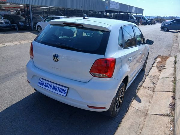 2021-Volkswagen-Polo-Vivo-16-Comfortline-Auto image:16