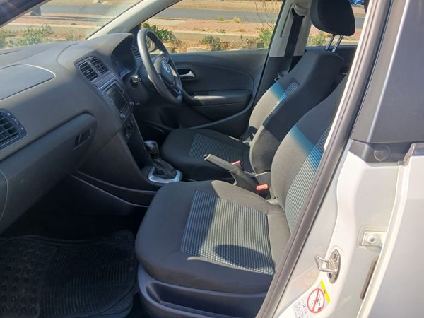 2021-Volkswagen-Polo-Vivo-16-Comfortline-Auto image:3
