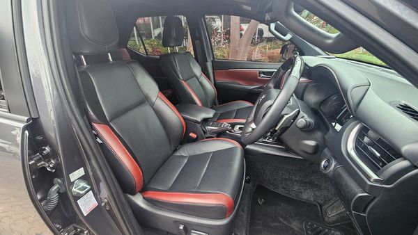 2025-Toyota-Fortuner-28-GD-6-4x4-VX-Auto image:8