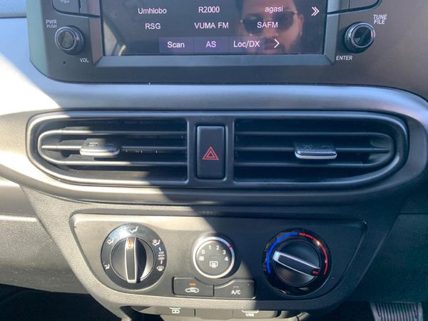 2026-Hyundai-Grand-i10-12-Motion-Auto image:5